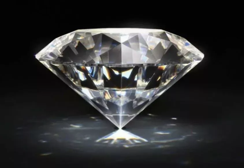 Subastaron el diamante más caro del mundo en 48 millones de dólares-0